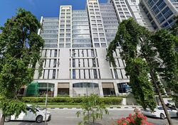 Clemenceau Avenue (D9), Retail #452549891